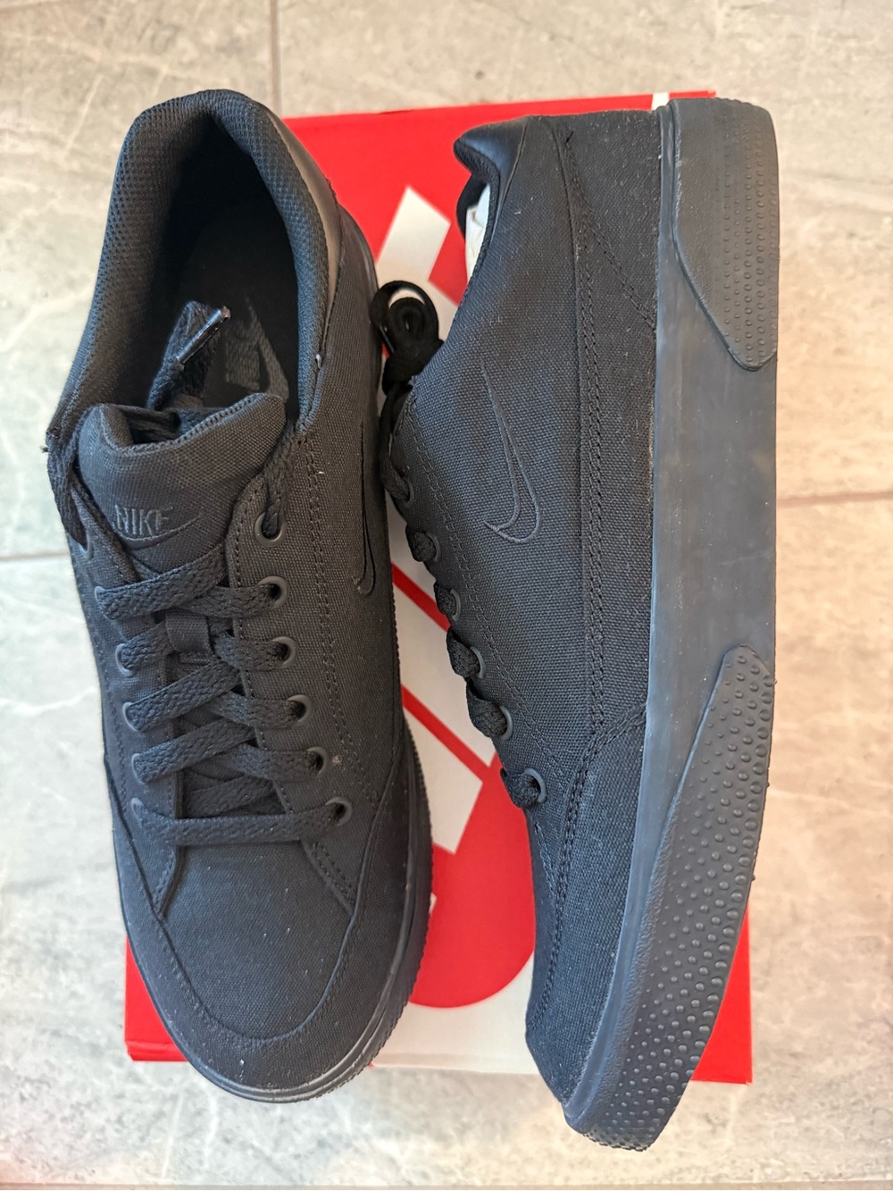 New Nike Mens Sz 9.5 Black Low-Top Canvas Sneakers
